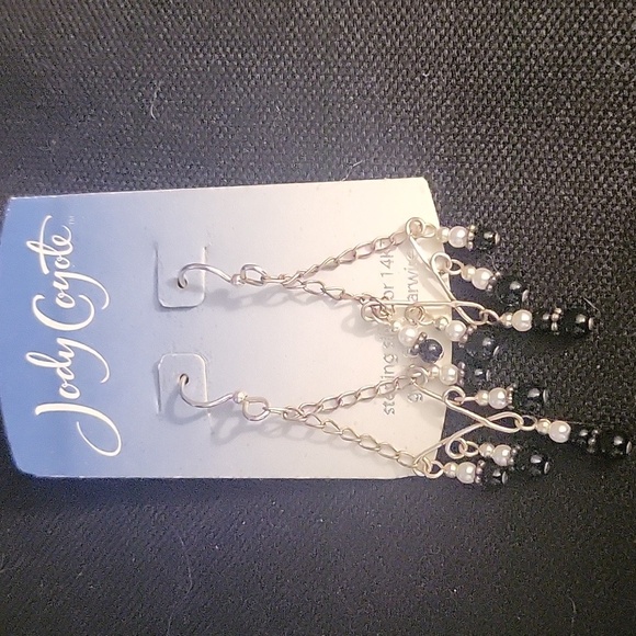 Earings - Picture 1 of 3